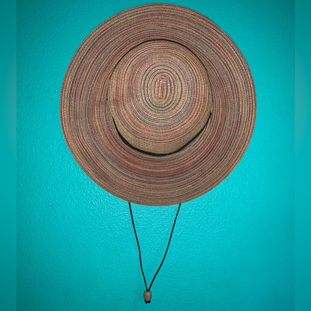 4 Different Hats - Picture 5 of 16